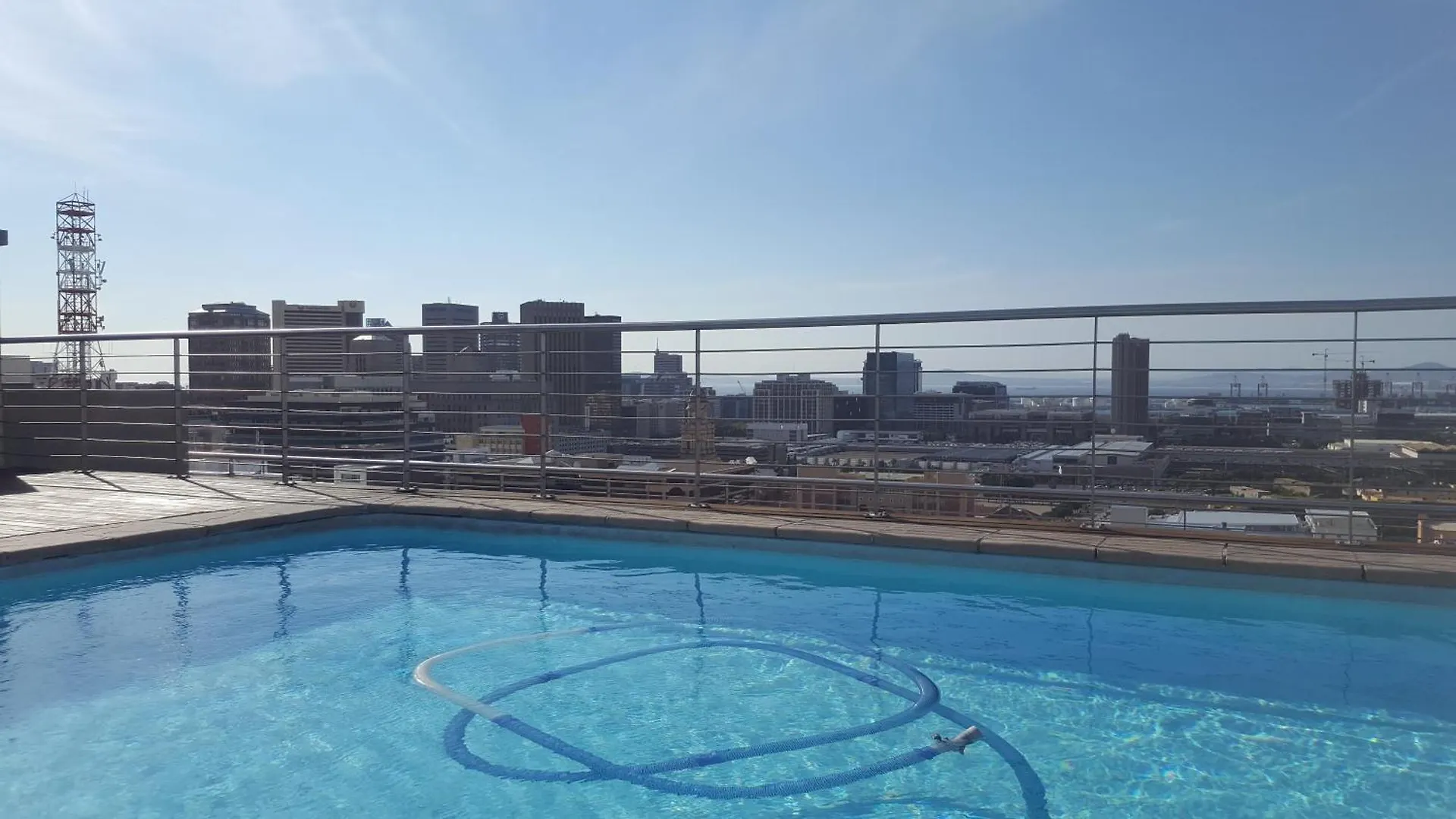 Four Seasons City Apartment Parkingpool Gym Cape Town