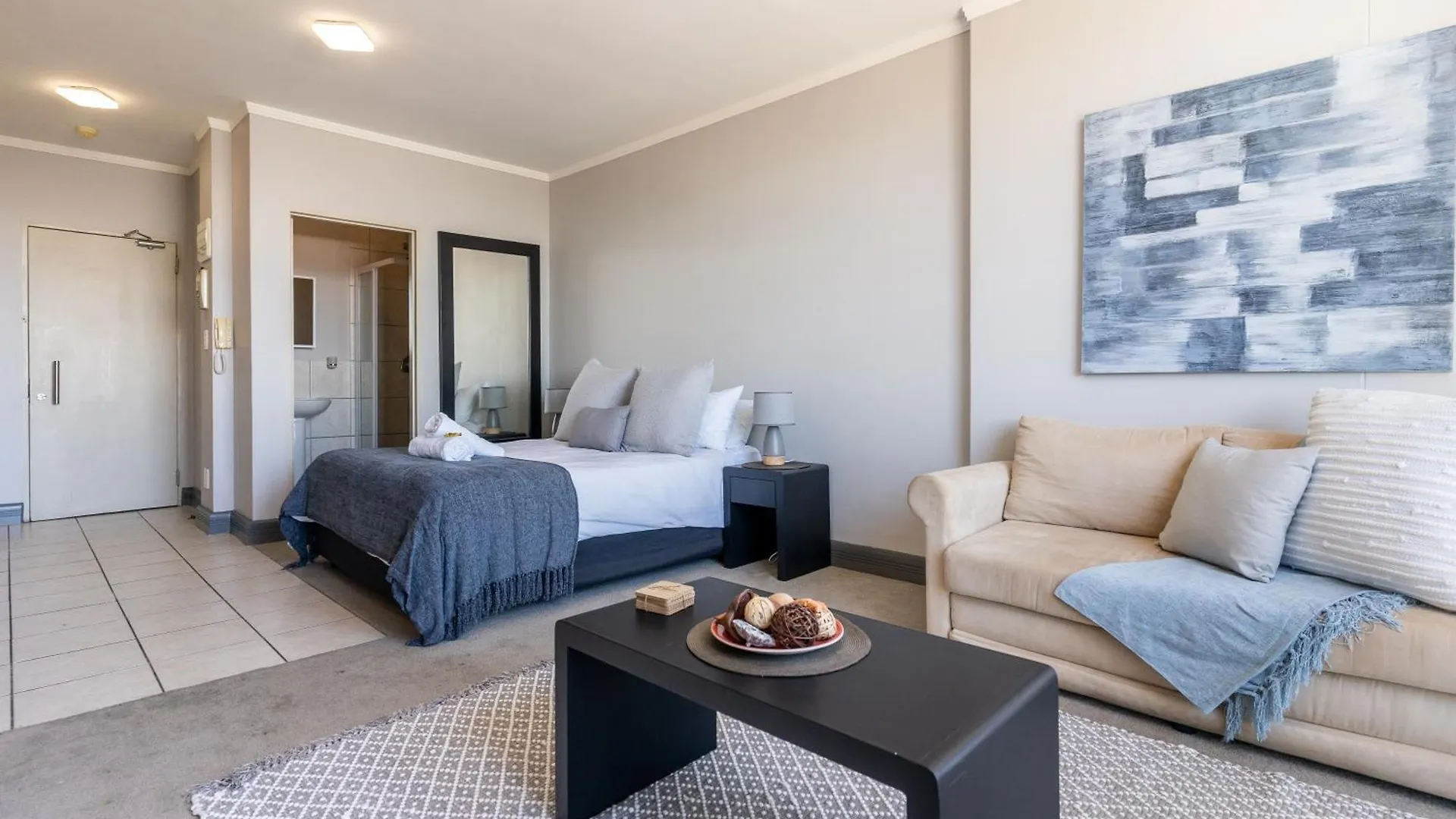 Four Seasons City Apartment Parkingpool Gym Cape Town