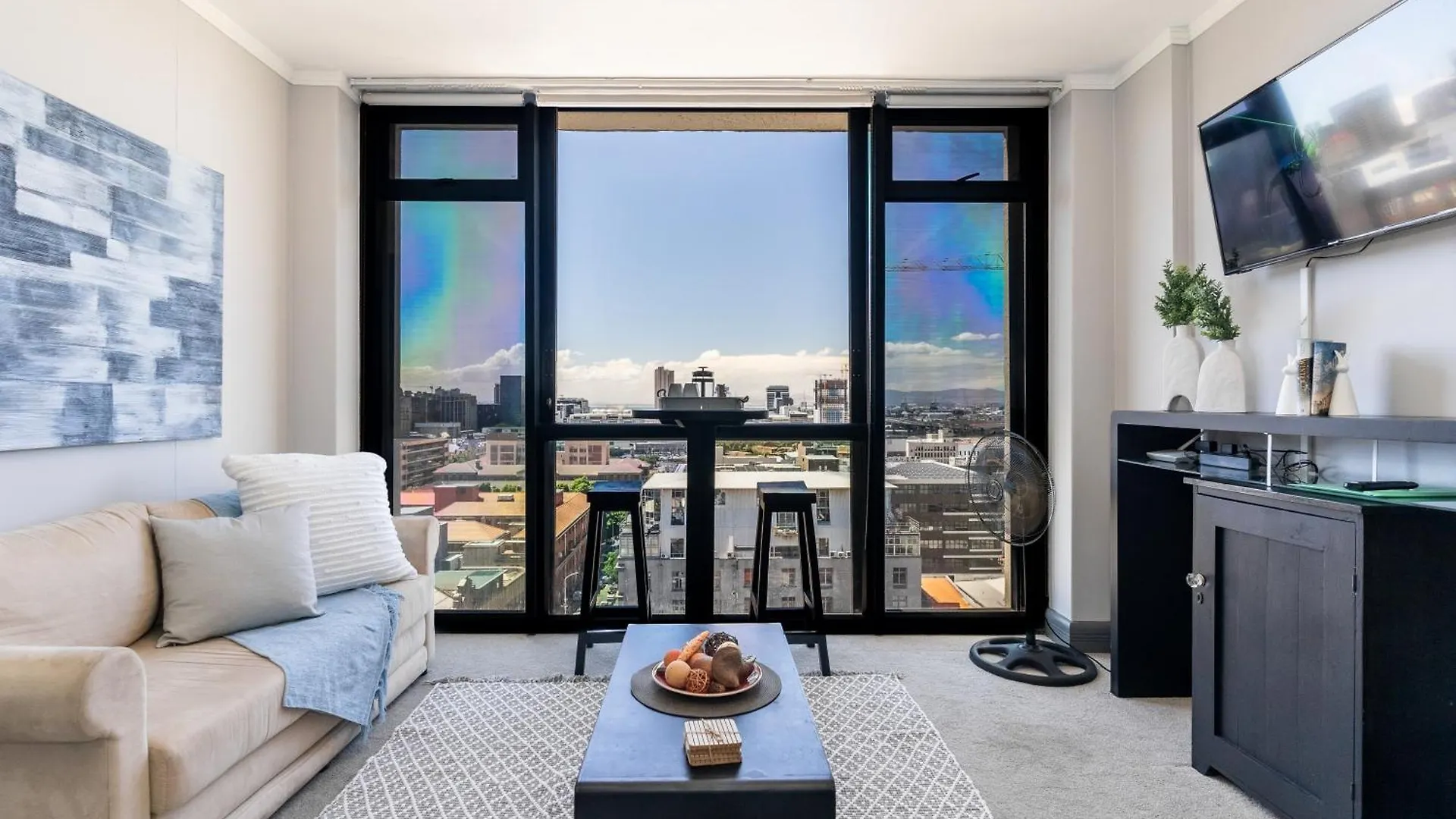 Four Seasons City Apartment Parkingpool Gym Cape Town