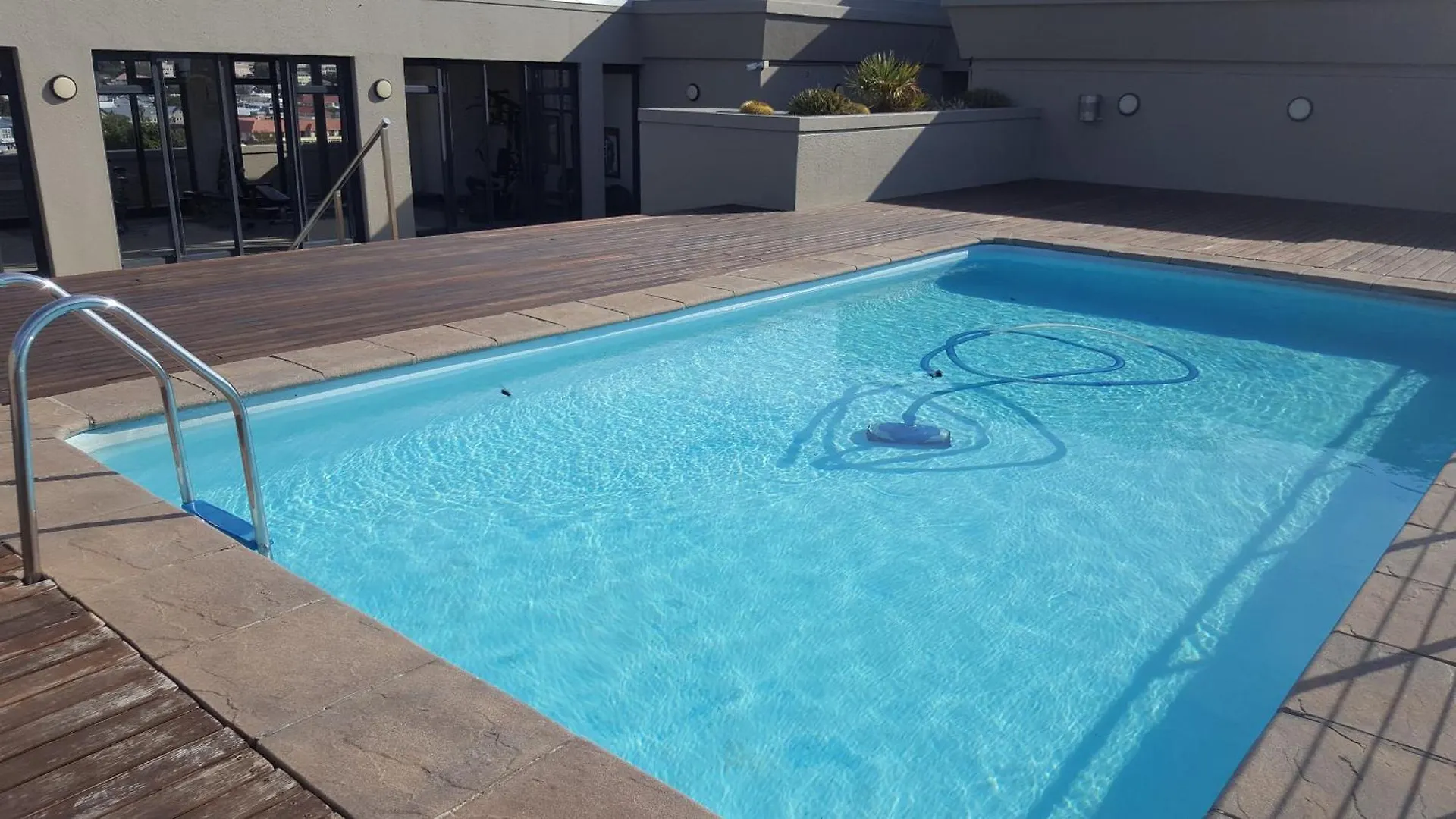 Four Seasons City Apartment Parkingpool Gym Cape Town