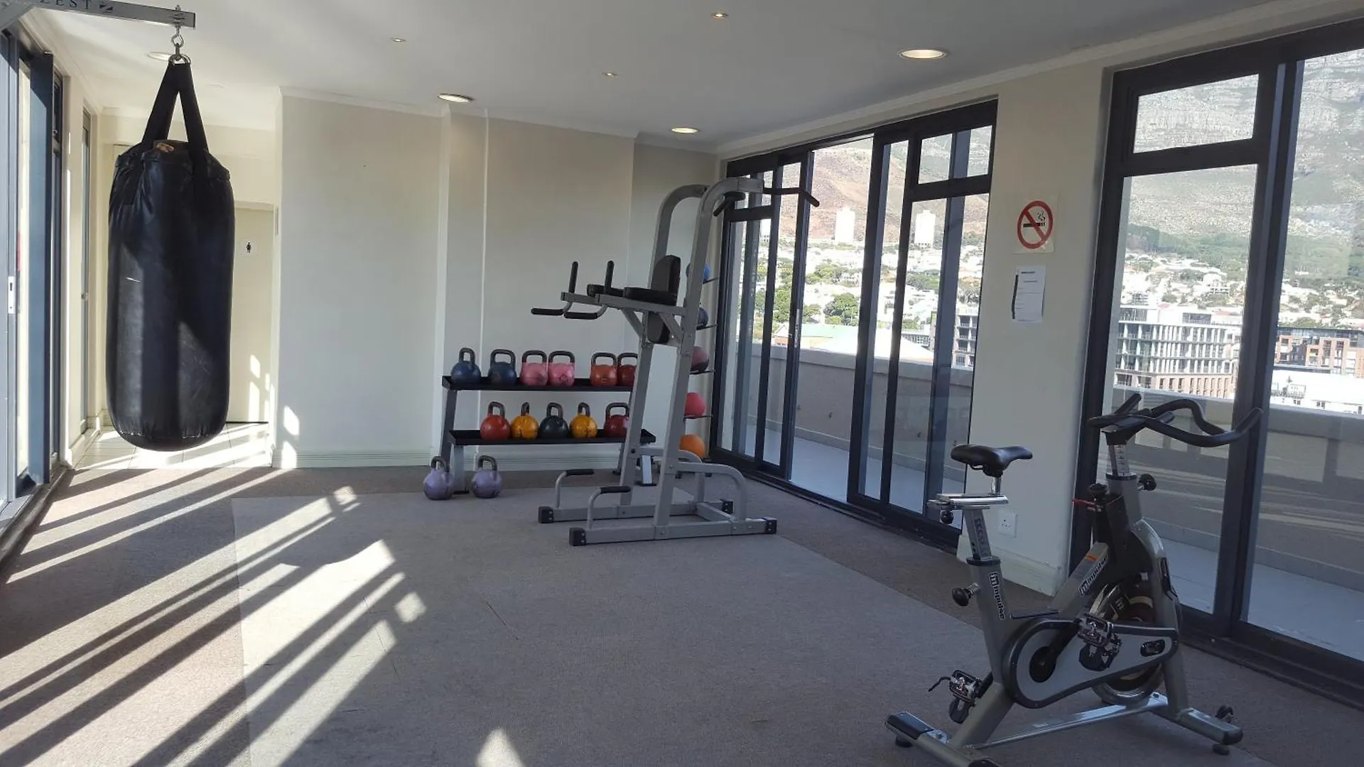Four Seasons City Apartment Parkingpool Gym Cape Town South Africa