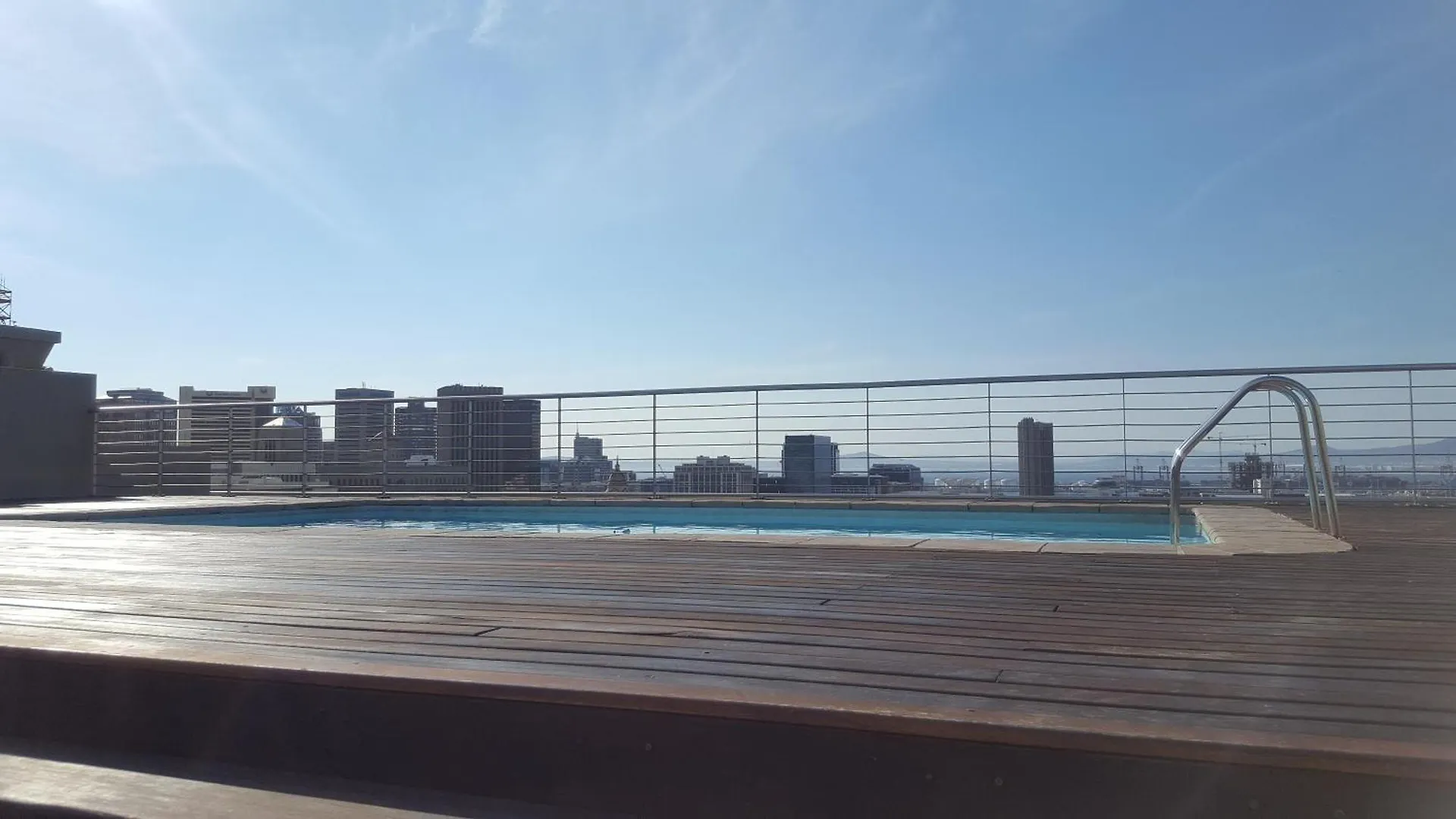 Four Seasons City Apartment Parkingpool Gym Cape Town