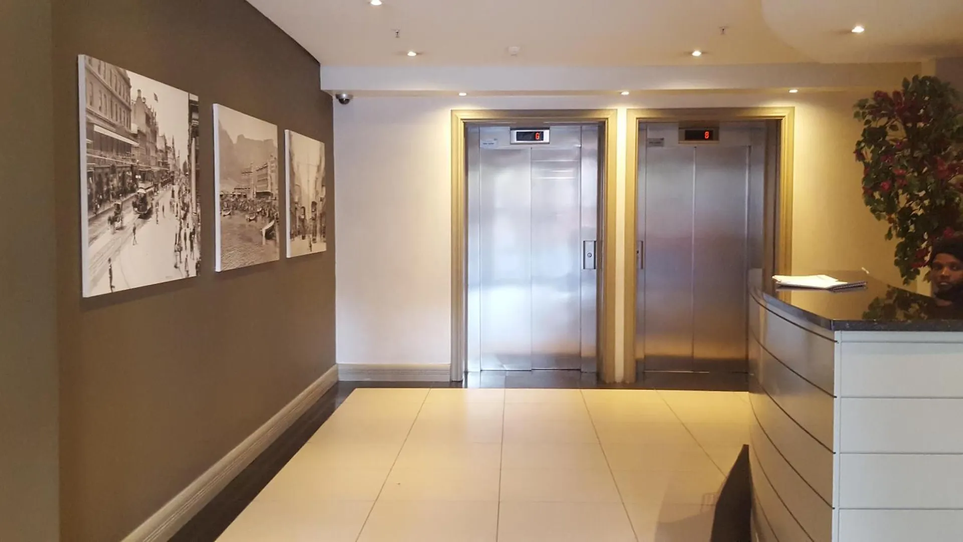 Four Seasons City Apartment Parkingpool Gym Cape Town