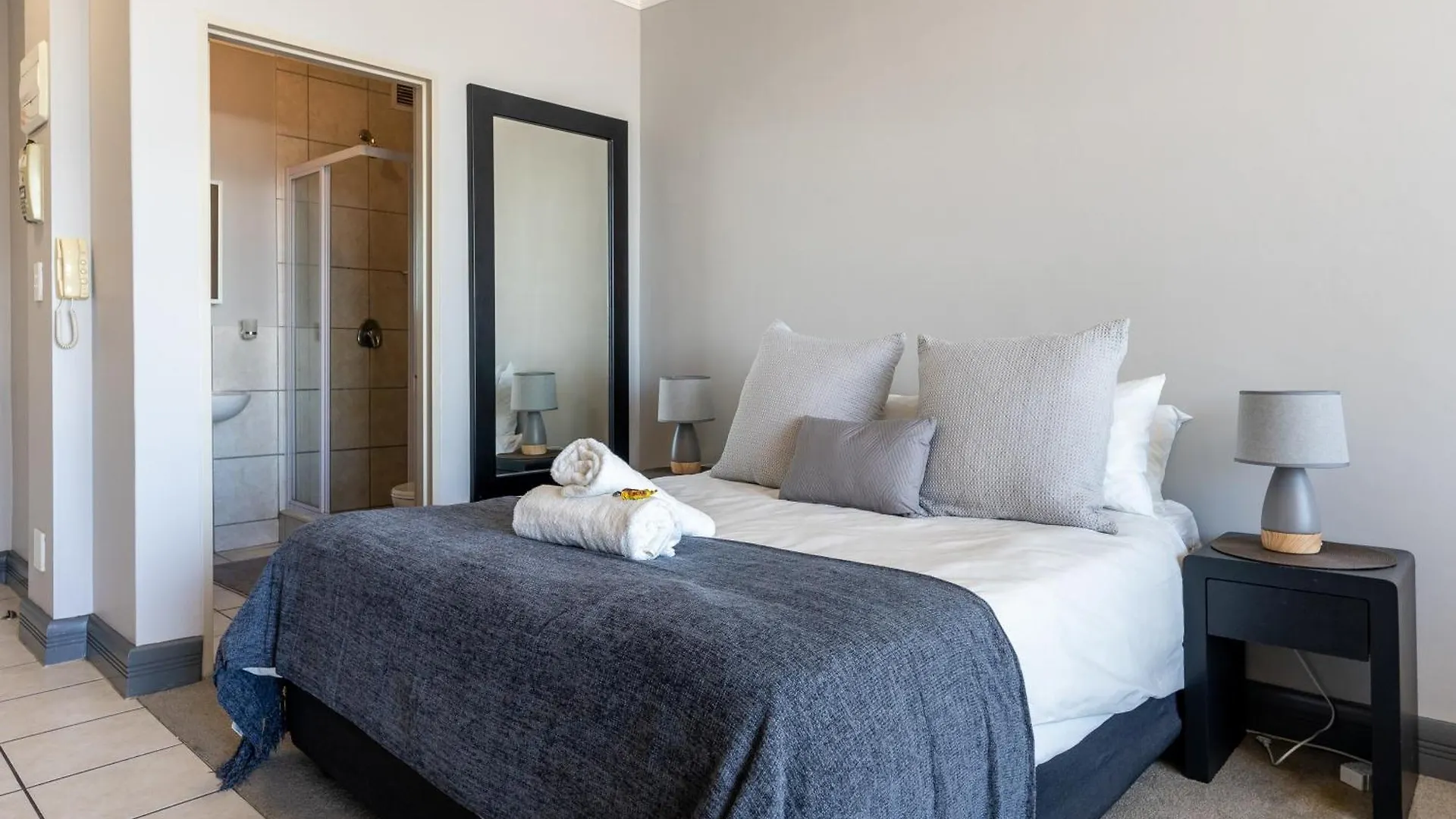 Four Seasons City Apartment Parkingpool Gym Cape Town South Africa