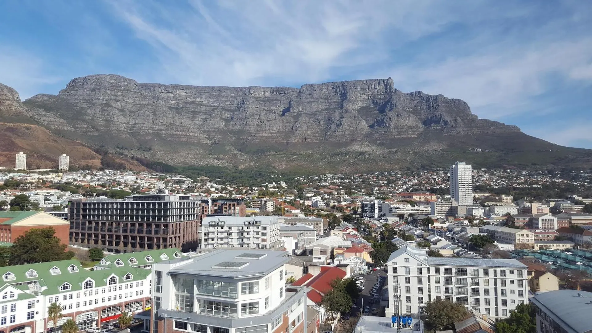 Four Seasons City Apartment Parkingpool Gym Cape Town